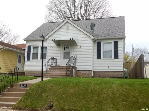 2137 3rd St, Moline, IL 61265 photo 1