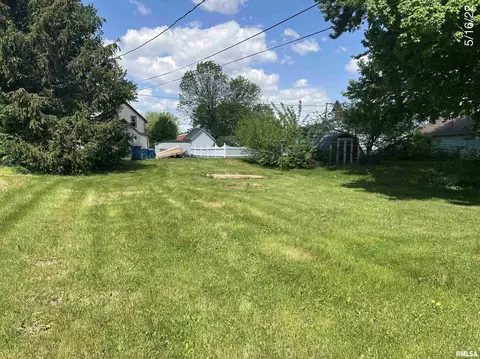 305 N School St, Atkinson, IL 61235 photo 10