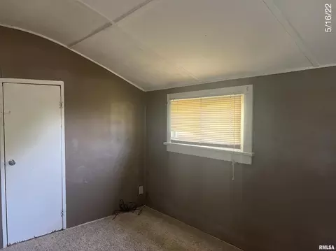 305 N School St, Atkinson, IL 61235 photo 6