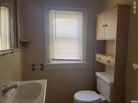 305 N School St, Atkinson, IL 61235 photo 7