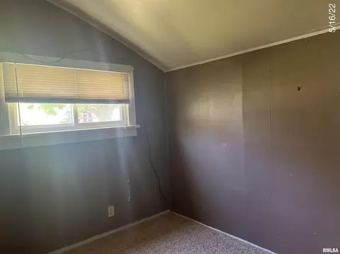 305 N School St, Atkinson, IL 61235 photo 5