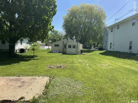 305 N School St, Atkinson, IL 61235 photo 9