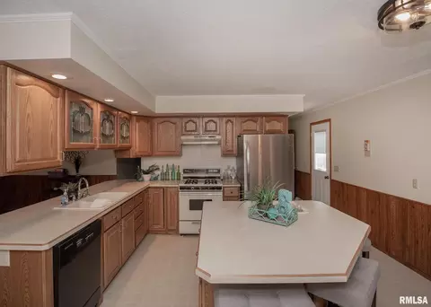 1405 11th St, Silvis, IL 61282 photo 7