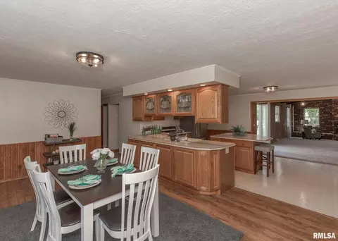 1405 11th St, Silvis, IL 61282 photo 3