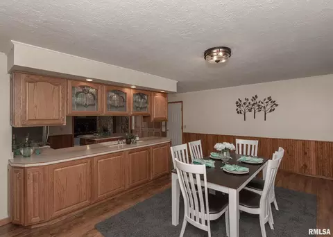 1405 11th St, Silvis, IL 61282 photo 4