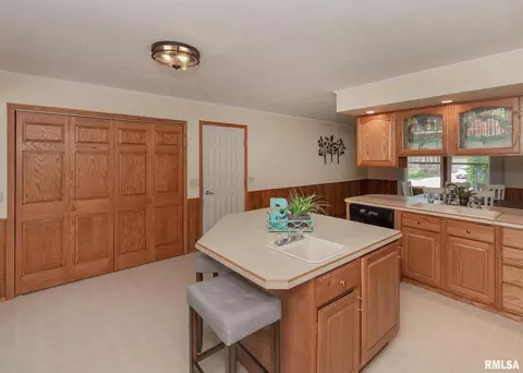 1405 11th St, Silvis, IL 61282 photo 9