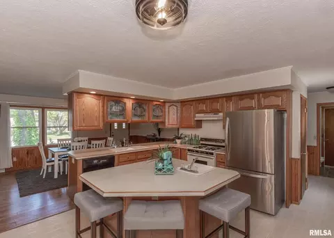 1405 11th St, Silvis, IL 61282 photo 8