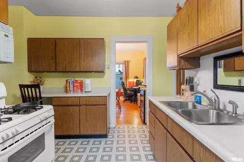 20530 Brady St, Davenport, IA 52806 photo 9