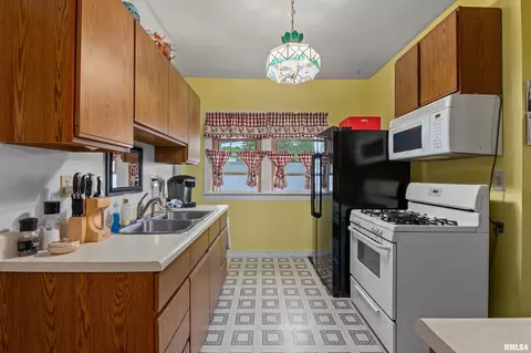 20530 Brady St, Davenport, IA 52806 photo 11