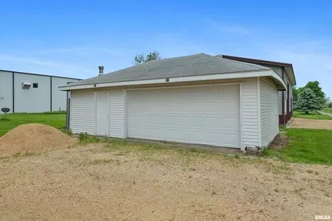 20530 Brady St, Davenport, IA 52806 photo 3