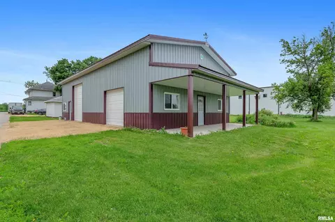 20530 Brady St, Davenport, IA 52806 photo 2