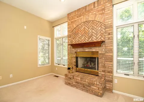 3402 79th St, Moline, IL 61265 photo 5