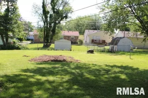 1013 11th St, Silvis, IL 61282 photo 2