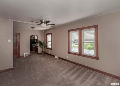 2608 38th Ave, Moline, IL 61265 photo 4