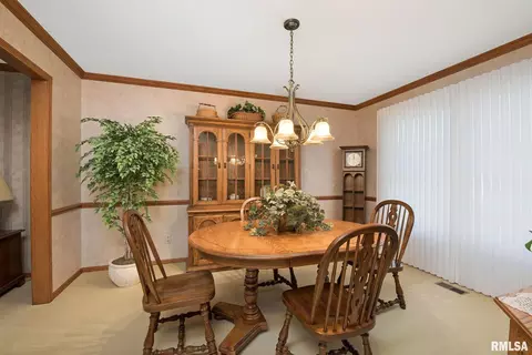 3406 76th St, Moline, IL 61265 photo 9