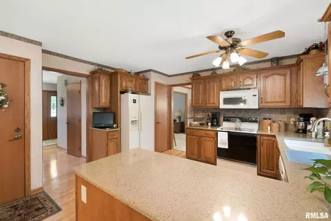 3406 76th St, Moline, IL 61265 photo 13