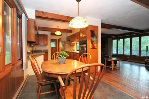 20832 White Oaks Rd, Morrison, IL 61270 photo 2