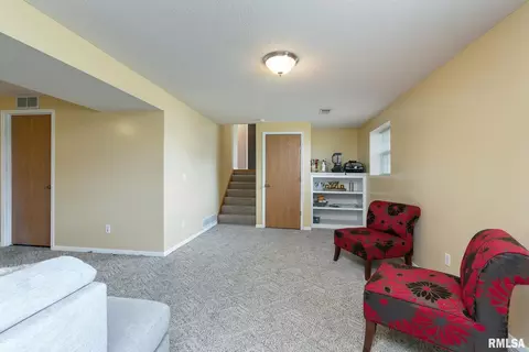 1209 W Maple St, Eldridge, IA 52748 photo 17