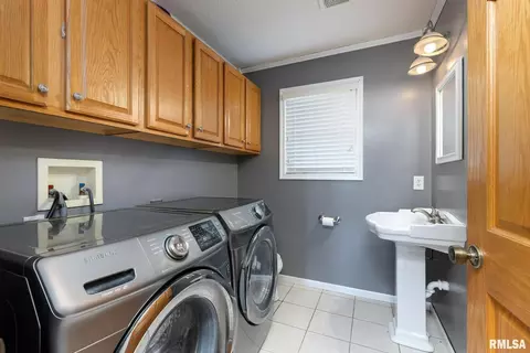 1209 W Maple St, Eldridge, IA 52748 photo 19