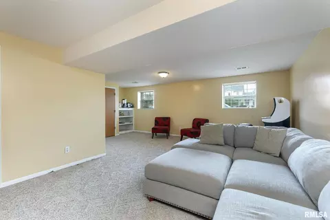 1209 W Maple St, Eldridge, IA 52748 photo 18