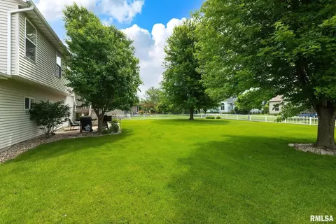 1209 W Maple St, Eldridge, IA 52748 photo 21