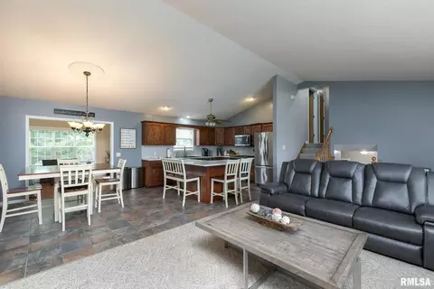 1209 W Maple St, Eldridge, IA 52748 photo 9