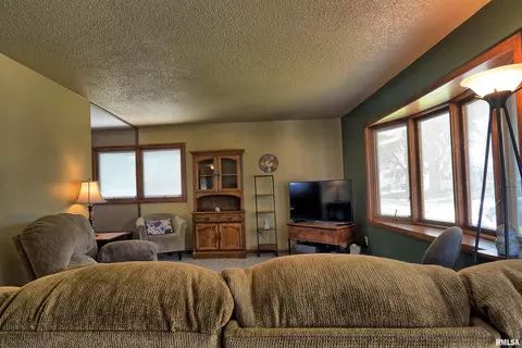 1529 12th St, Silvis, IL 61282 photo 6