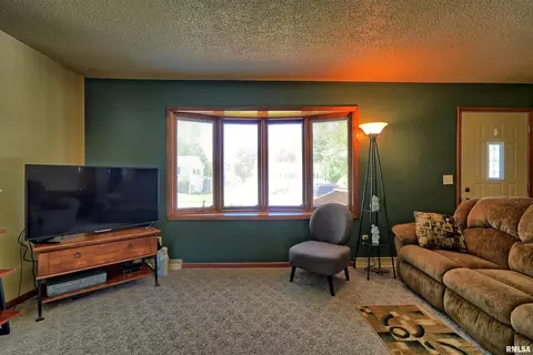 1529 12th St, Silvis, IL 61282 photo 5