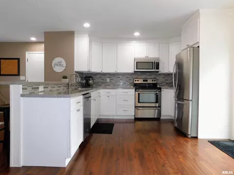 5111 34th Ave, Moline, IL 61265 photo 9