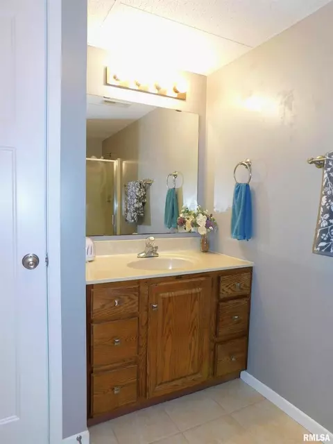 5111 34th Ave, Moline, IL 61265 photo 32