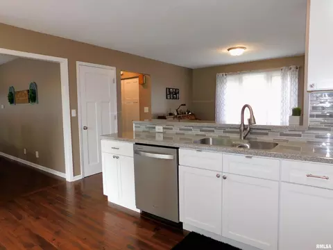 5111 34th Ave, Moline, IL 61265 photo 13