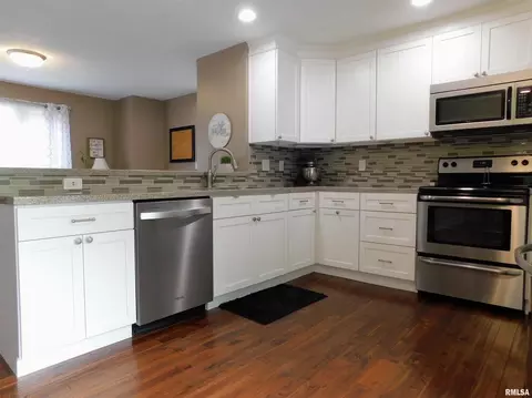 5111 34th Ave, Moline, IL 61265 photo 10