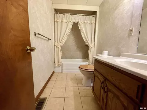 1004 S 12th St, Herrin, IL 62948 photo 16