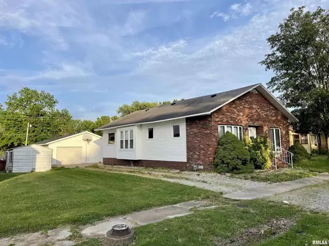 1004 S 12th St, Herrin, IL 62948 photo 2