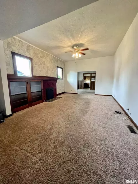 1004 S 12th St, Herrin, IL 62948 photo 4