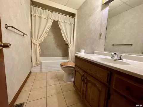 1004 S 12th St, Herrin, IL 62948 photo 17