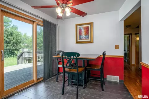 3609 38th St, Moline, IL 61265 photo 5