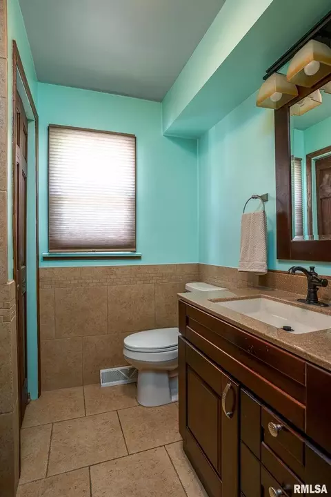 3609 38th St, Moline, IL 61265 photo 9
