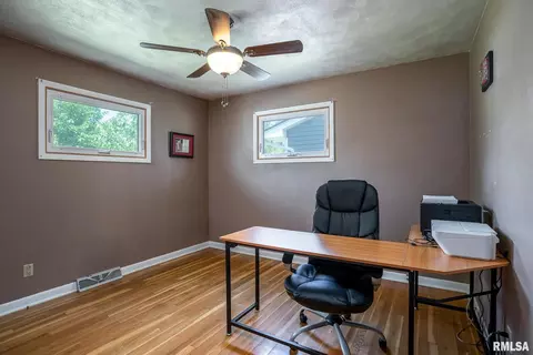 3609 38th St, Moline, IL 61265 photo 8