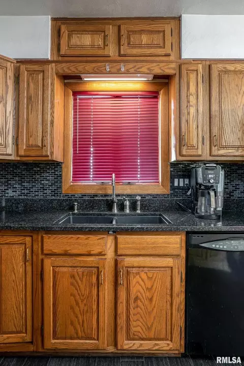 3609 38th St, Moline, IL 61265 photo 7
