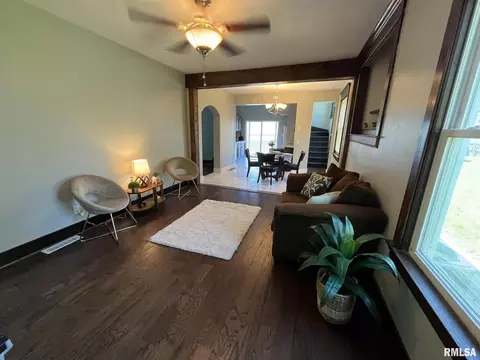 1427 10th St, Moline, IL 61265 photo 3
