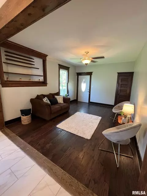 1427 10th St, Moline, IL 61265 photo 4