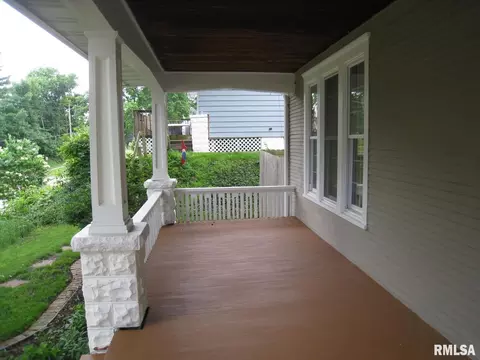 927 25th St, Moline, IL 61265 photo 3