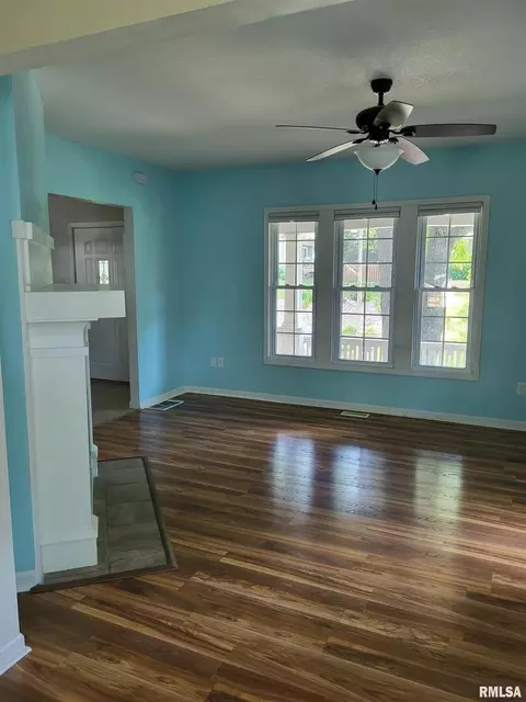 927 25th St, Moline, IL 61265 photo 10
