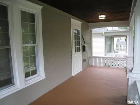 927 25th St, Moline, IL 61265 photo 4