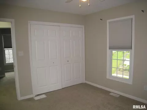 927 25th St, Moline, IL 61265 photo 18