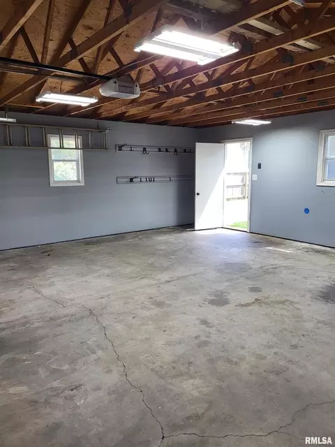 927 25th St, Moline, IL 61265 photo 32