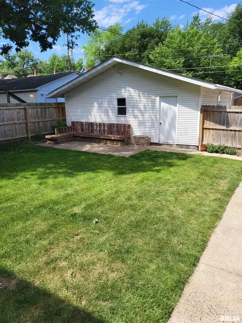 927 25th St, Moline, IL 61265 photo 30