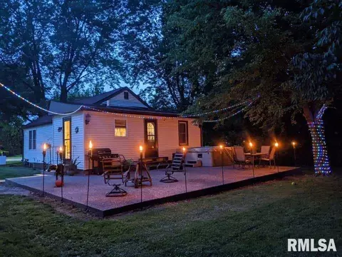 1120 48th St, Moline, IL 61265 photo 2