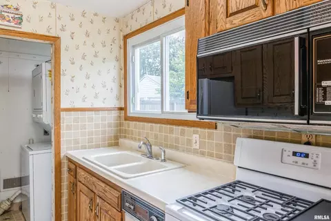 3910 10th Ave, Moline, IL 61265 photo 8